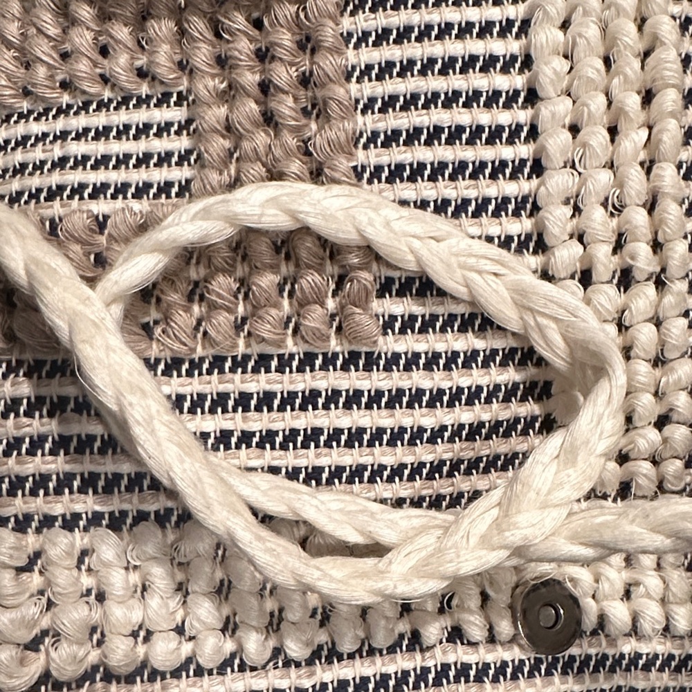 Stylish Cream and Black Woven Bag - Picture 5 of 7